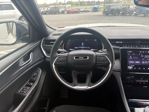 Certified 2024 Jeep Grand Cherokee Altitude image 14