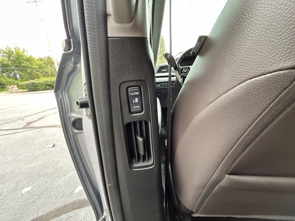 Used 2018 Honda Odyssey EX-L image 35