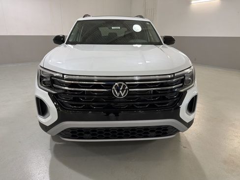 New 2026 Volkswagen Atlas Peak Edition AWD/4WD image 2