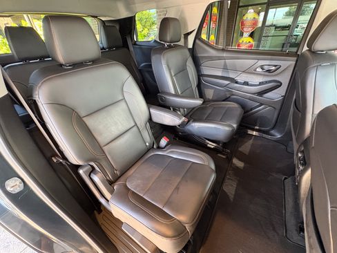 Used 2021 Chevrolet Traverse RS FWD image 31