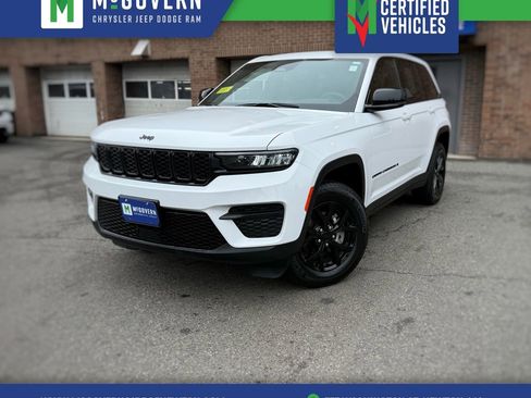 Used 2025 Jeep Grand Cherokee Altitude AWD/4WD image 1