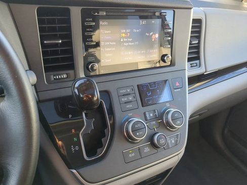 Certified 2020 Toyota Sienna XLE image 12