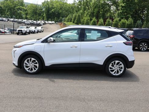 Used 2023 Chevrolet Bolt EUV LT w/ Comfort Package FWD image 4