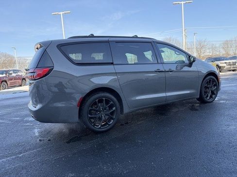 Used 2021 Chrysler Pacifica Touring-L w/ Premium & Safety Sphere Group image 7