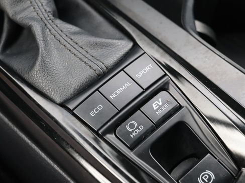 Used 2025 Toyota Camry SE w/ Convenience Package AWD/4WD image 25