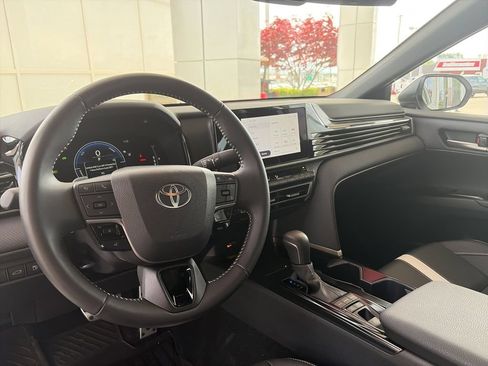 Certified 2025 Toyota Camry SE FWD image 14