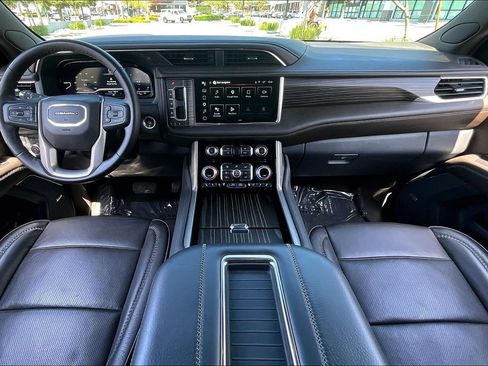 Used 2024 GMC Yukon Denali RWD image 14