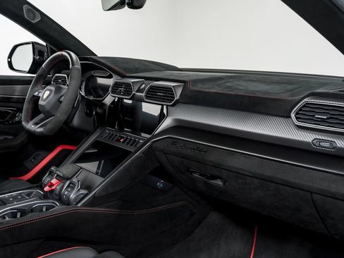 Used 2024 Lamborghini Urus Performante AWD/4WD image 39