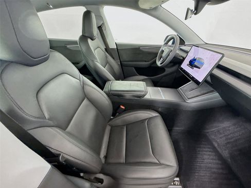 Used 2026 Tesla Model Y 2WD image 18