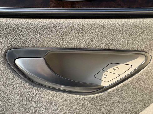 Used 2017 Mercedes-Benz E 300 4MATIC image 28