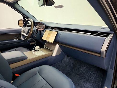 Certified 2025 Land Rover Range Rover SV AWD/4WD image 17