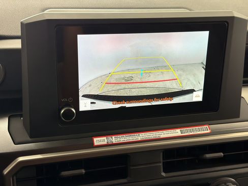 Used 2025 Toyota 4Runner SR5 AWD/4WD image 18