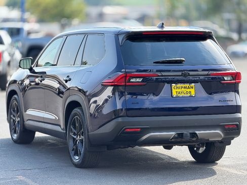 Used 2025 Toyota Grand Highlander AWD image 22