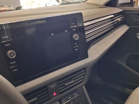 New 2026 Volkswagen Jetta SE FWD image 20