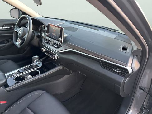 Used 2023 Nissan Altima 2.5 SV image 14