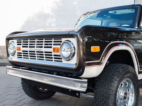 Used 2024 Ford Bronco Black Diamond AWD/4WD image 8