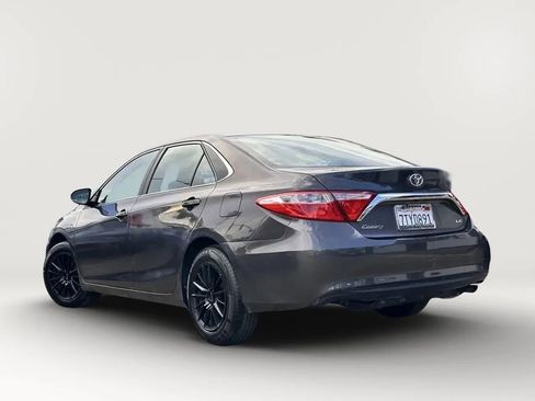 Used 2016 Toyota Camry LE FWD image 2