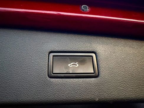 Used 2018 Volkswagen Tiguan SEL image 23