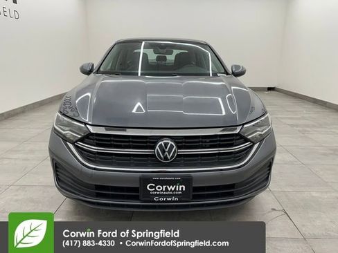 Used 2024 Volkswagen Jetta SE w/ Panoramic Sunroof Package image 6
