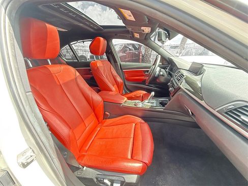 Used 2018 BMW 330e image 33