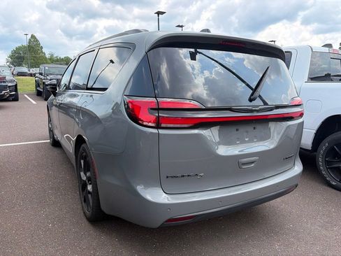 Used 2025 Chrysler Pacifica Limited FWD image 10