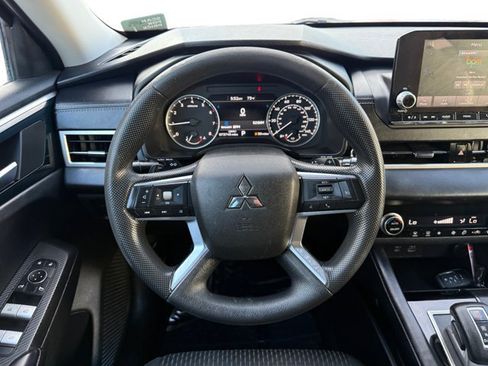 Used 2022 Mitsubishi Outlander ES AWD/4WD image 14