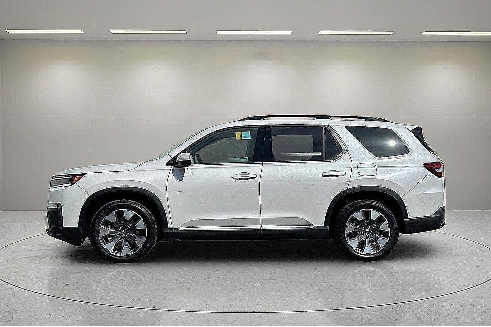 New 2026 Honda Pilot Elite image 2