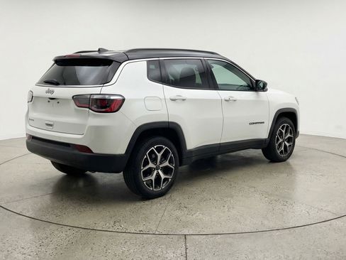 Used 2025 Jeep Compass Limited image 9