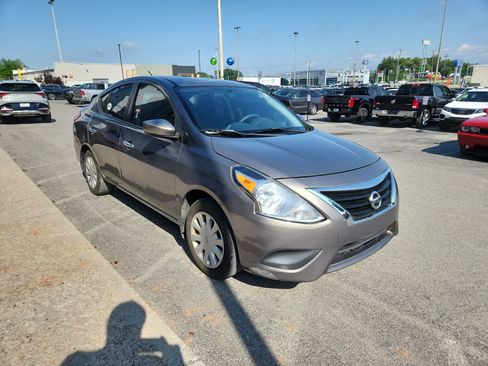 Used 2017 Nissan Versa SV FWD image 7