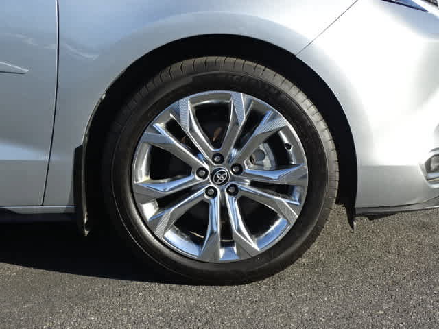 Used 2024 Toyota Sienna Platinum FWD image 8