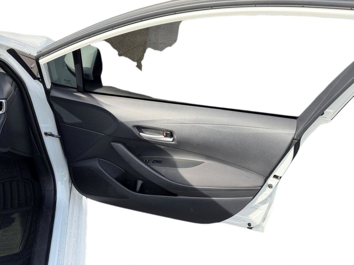 Used 2021 Toyota Corolla LE FWD image 17