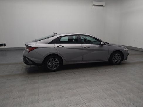 Used 2025 Hyundai Elantra Hybrid FWD image 10