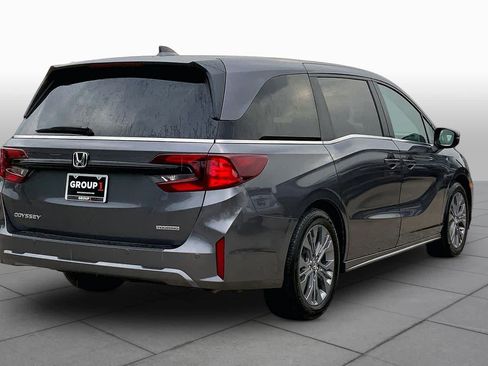 Used 2025 Honda Odyssey Touring image 13