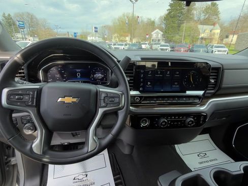 Used 2024 Chevrolet Silverado 1500 LT image 9