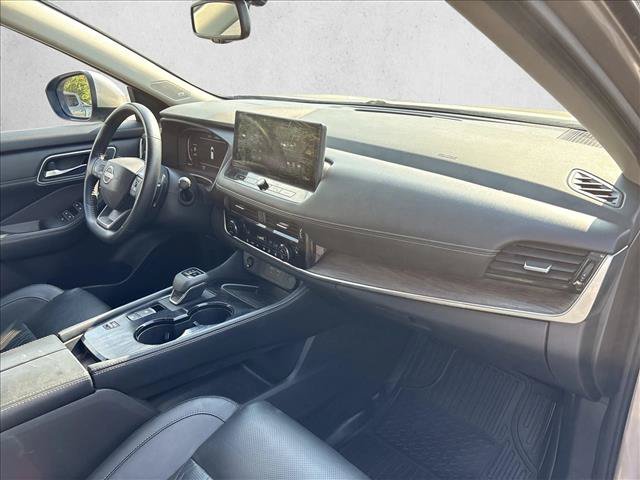Used 2025 Nissan Rogue Platinum FWD image 27