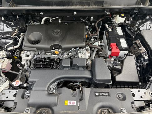Used 2025 Toyota RAV4 XLE AWD/4WD image 31
