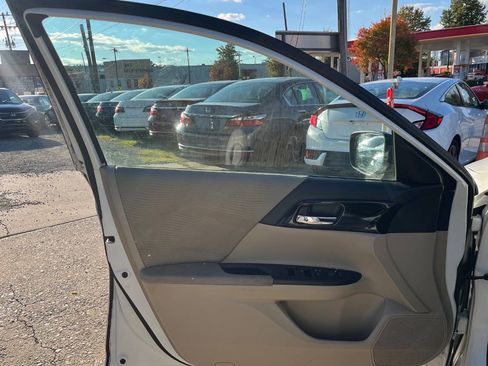 Used 2017 Honda Accord LX image 8
