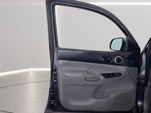 Used 2014 Toyota Tacoma PreRunner w/ SR5 Package image 9