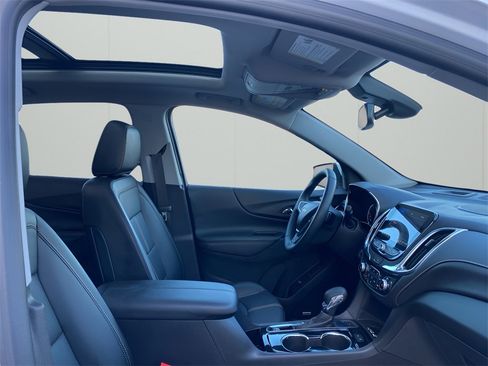Used 2024 Chevrolet Equinox Premier image 19