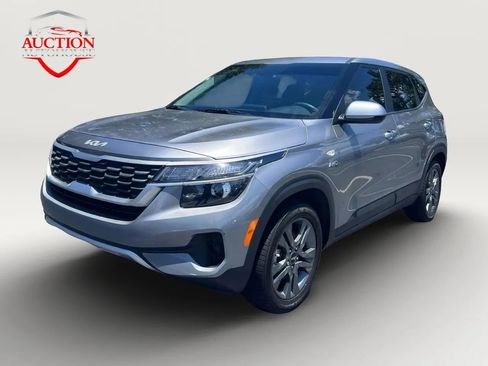 Used 2023 Kia Seltos LX AWD/4WD image 1