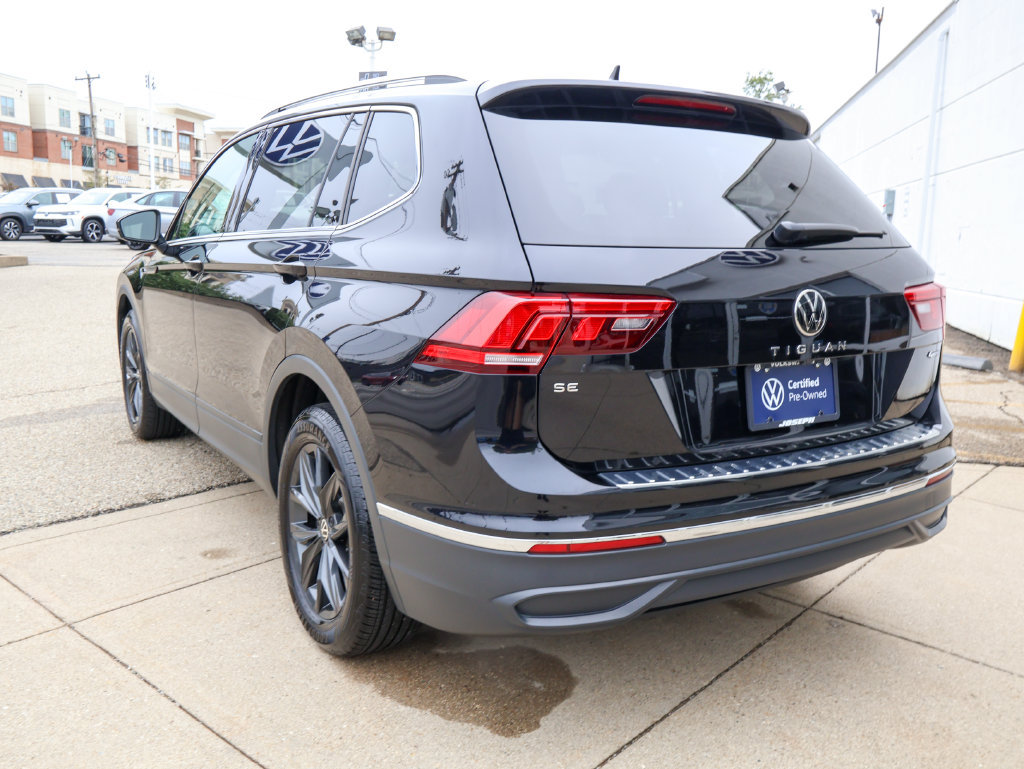 Used 2024 Volkswagen Tiguan SE w/ Panoramic Sunroof Package AWD/4WD image 3