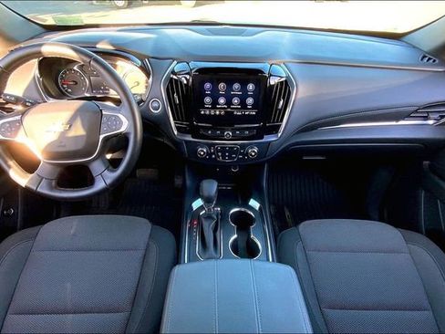 Used 2023 Chevrolet Traverse LT w/ Rear Camera Mirror Package image 15
