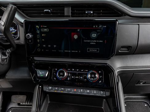 Used 2025 GMC Sierra 2500 AT4X image 23