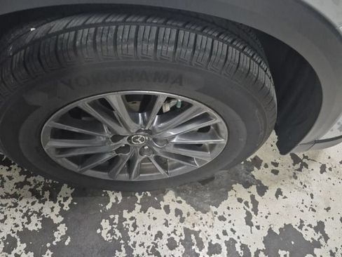 Used 2019 MAZDA CX-5 Touring FWD image 2