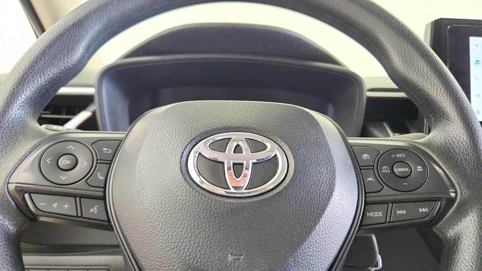 Used 2025 Toyota Corolla LE FWD image 18