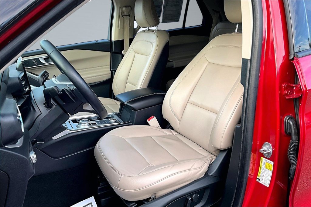 Used 2020 Ford Explorer XLT w/ Equipment Group 202A AWD/4WD image 10