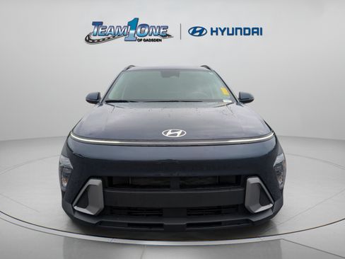 Used 2025 Hyundai Kona SEL FWD image 2
