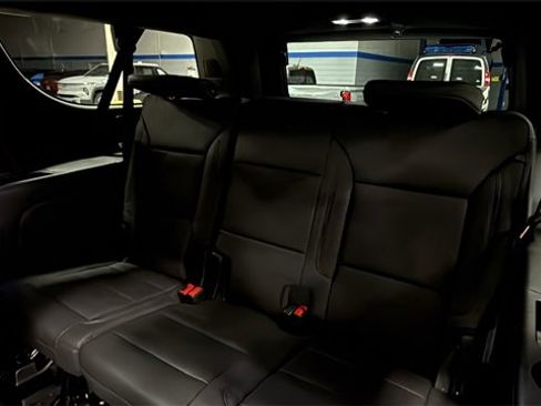 New 2026 Chevrolet Suburban Z71 image 14