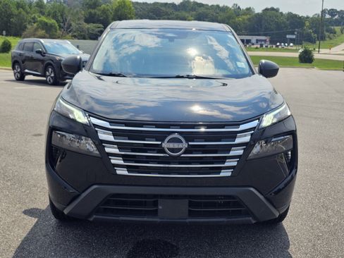 Used 2025 Nissan Rogue S AWD/4WD image 2