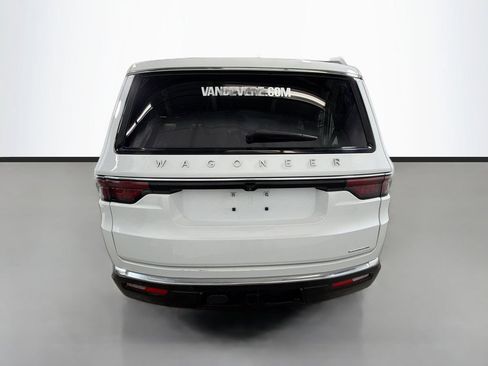 Used 2024 Jeep Wagoneer Series II AWD/4WD image 8
